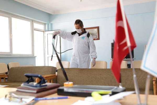 Aksaray Belediyesi dezenfekte çalışmalarını sürdürüyor 