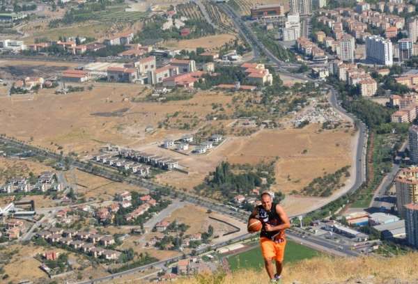 Ali Dağı'nın zirvesinde basketbol maçı 