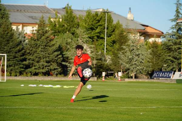 Kayserispor 3 futbolcu daha gönderdi 