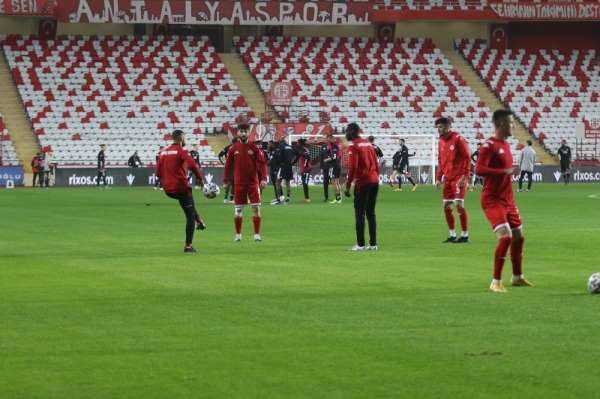Süper Lig: FT Antalyaspor: 0-Beşiktaş: 0(Maç devam ediyor) 