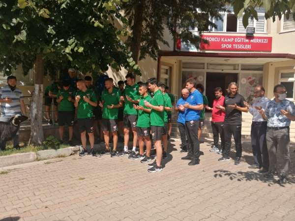 Isparta 32 Spor sezon öncesi kurban kesip dua etti 