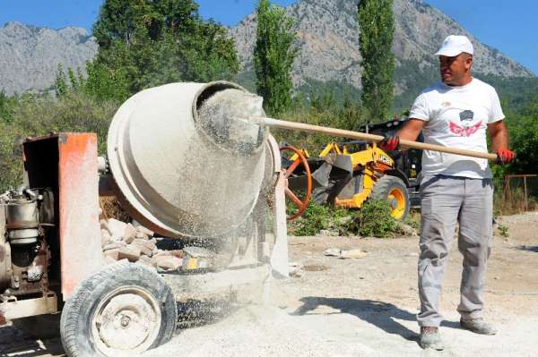 Kemer Belediyesi'nden yol çalışmaları 