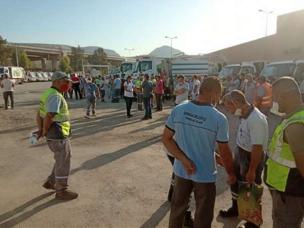 Bornova Belediyesinde temizlik işçileri iş durdurma eylemi yaptı 