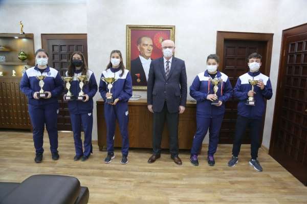 Odunpazarı Belediyesi Atletizm Takımı başarılı atletler yetiştiriyor