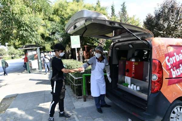 Mamak Belediyesinden vatandaşlara sıcacık ikram 