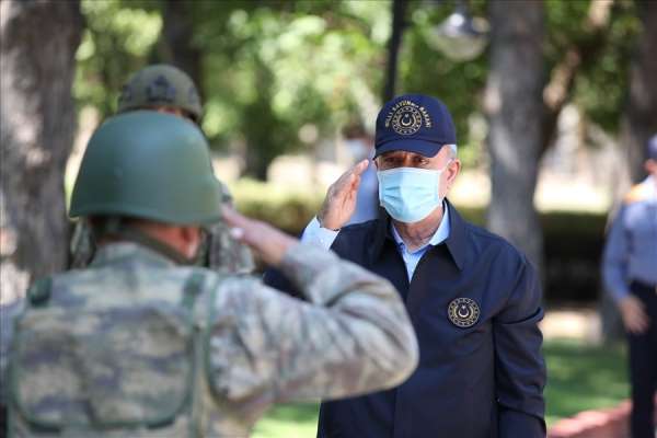 Bakan Akar ve TSK komuta kademesinden komandolara ziyaret 