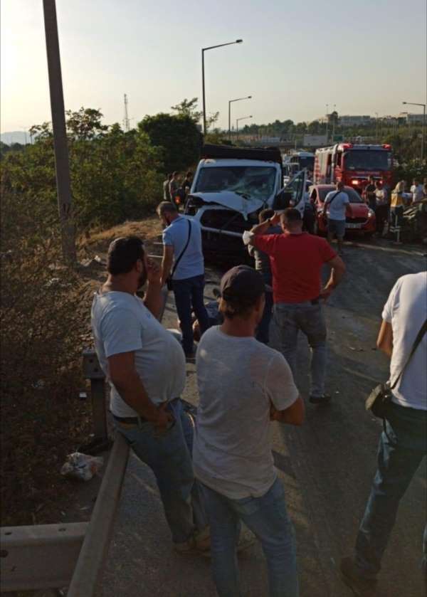 İzmir'de feci kaza: 1 ölü, 4 yaralı 