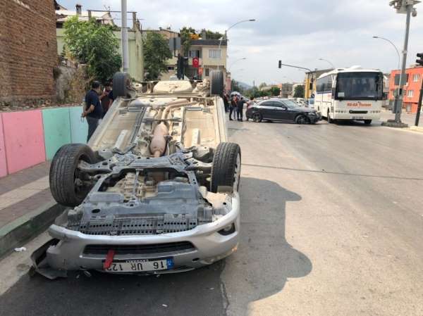 Bursa'da kaza yapan oğlunun yanına giden baba aracıyla takla attı 