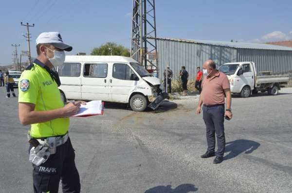 Tavşanlı'da trafik kazası: 3 yaralı 