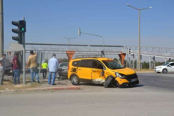 Sivas'ta trafik kazası: 2 yaralı 