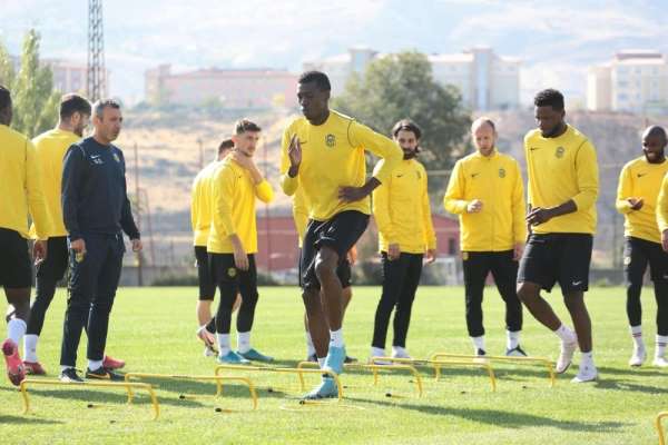 Yeni Malatyaspor Hedebe ve Youssouf'a gelen teklifleri değerlendirecek 