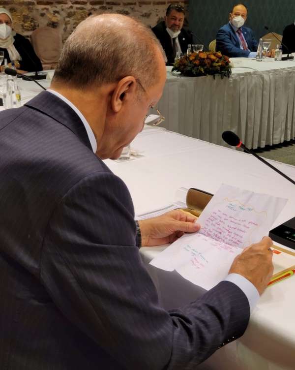 Cumhurbaşkanı Erdoğan'a Almanya'da yaşayan minik Sena'dan sevgi dolu mektup 
