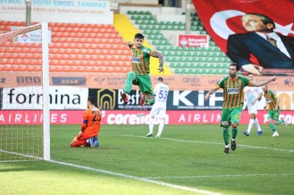 Süper Lig: Aytemiz Alanyaspor: 1 - Çaykur Rizespor: 1 (İlk yarı)