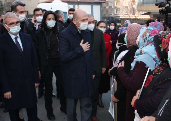 İçişleri Bakanı Soylu, 493 gündür HDP önünde evlat nöbetinde olan ailelerle bir 