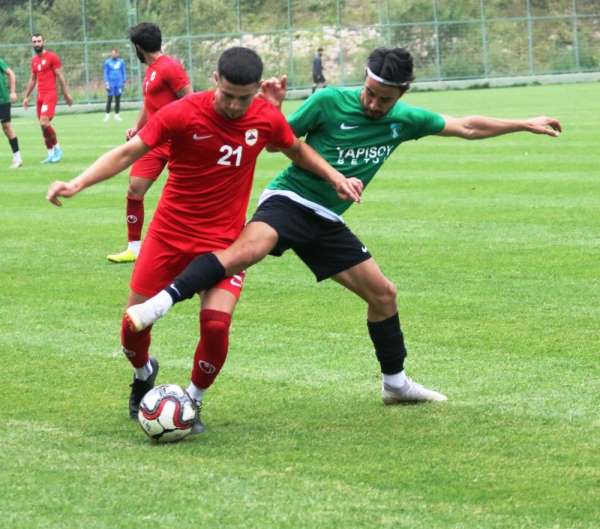 Kocaelispor, hazırlık maçında Çatalcaspor'u 2-1 mağlup etti 