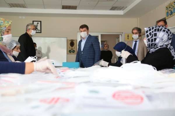 Aksaray Belediyesi atölyelerinde maske üretim kapasitesi arttı 