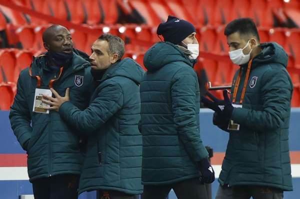 4. hakemin Medipol Başakşehir Yardımcı Antrenör Pierre Webo'ya ırkçı ifadeler ku