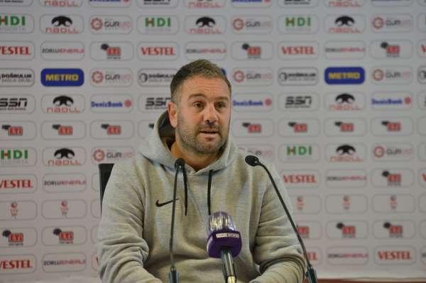 İlhan Var: 'İçeride hüngür hüngür ağlayan bir oyuncu topluluğum var'
