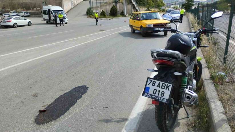 Ticari taksi motosikletle çarpıştı: 1 yaralı