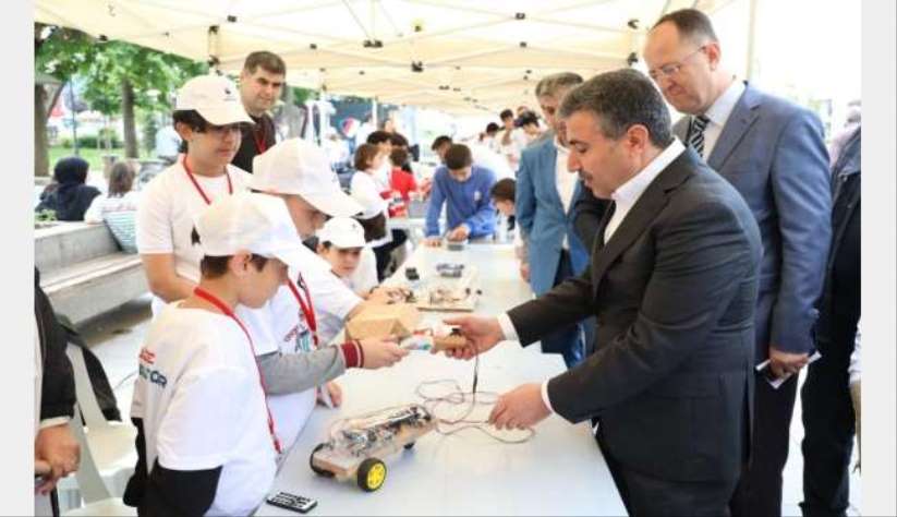 Öğrenciler hazırladıkları projeleri sergiledi