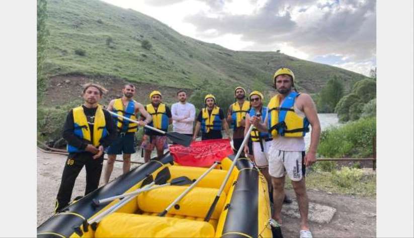 Köyün meraklı gençlerinin yeni tutkusu rafting