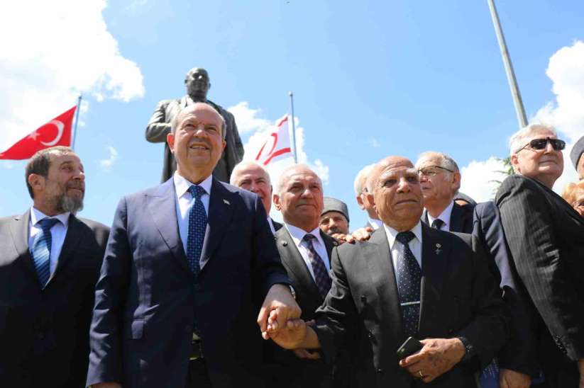 Bolulu Kıbrıs Gazisi Yamaner, KKTC'nin Kurucu Cumhurbaşkanı Denktaş'ın heykelini dikti