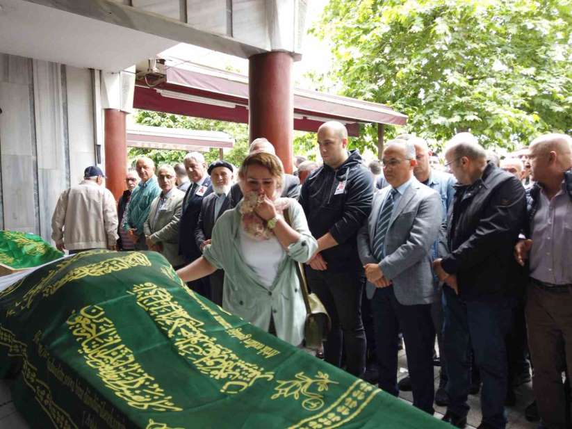 5. Kattan düşerek hayatını kaybeden CHP Rize Kadın Kolları eski Başkanı son yolculuğuna uğurlandı