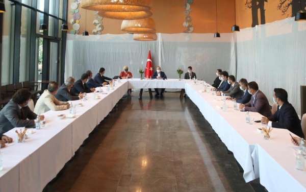 Dışişleri Bakanı Çavuşoğlu, Senegal'de iş adamları ve kurum temsilcileriyle görü