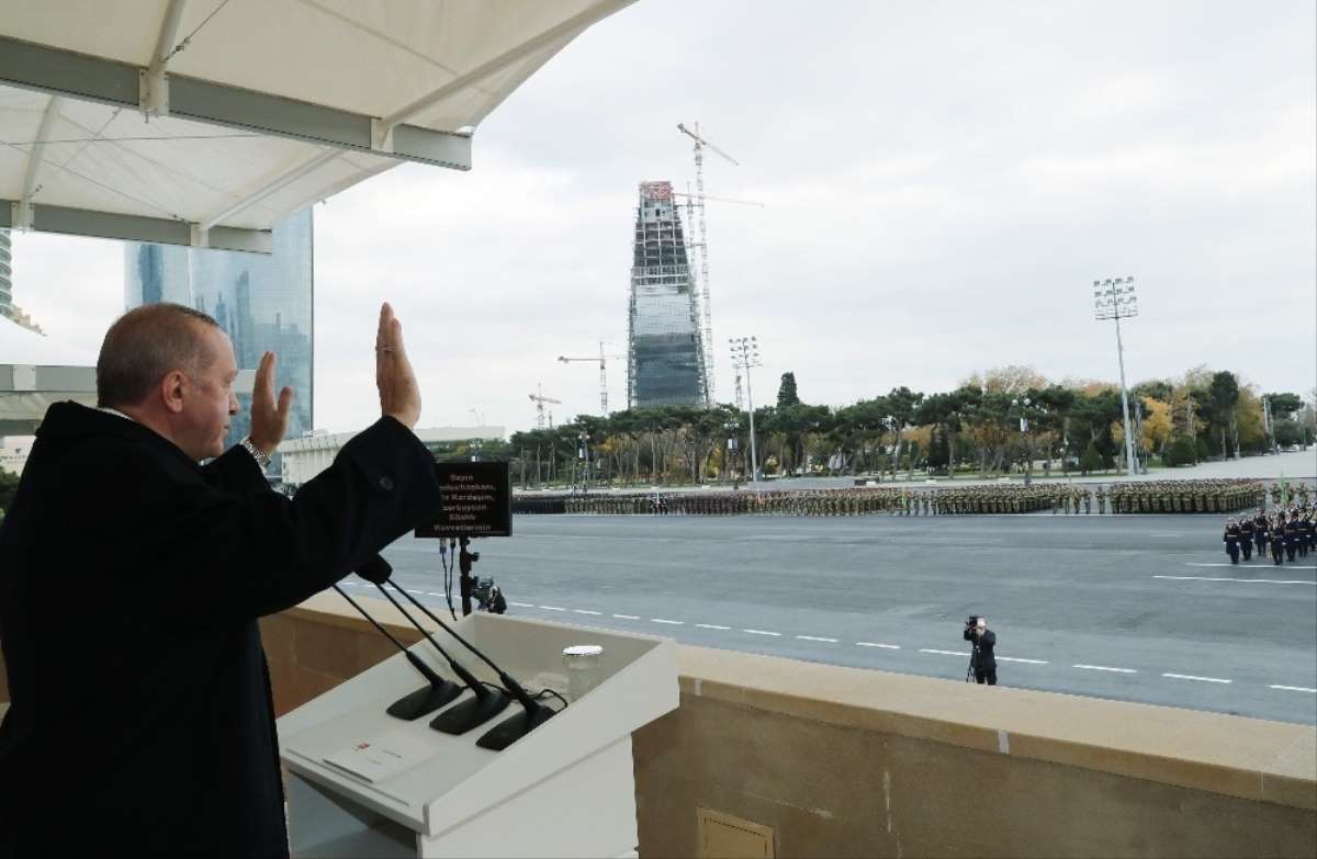 Cumhurbaşkanı Erdoğan, Bakü'de Zafer Geçidi Töreni'ne katıldı
