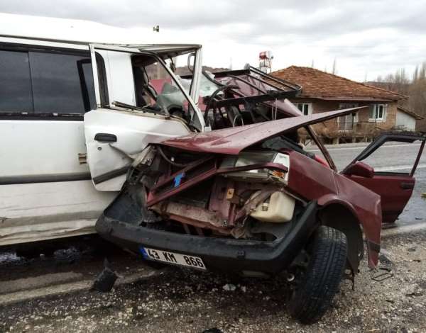 Kütahya'da trafik kazası: 2 ölü, 1 yaralı 