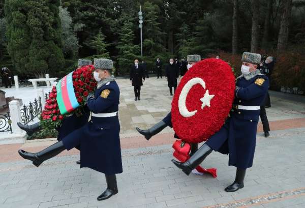 Cumhurbaşkanı Erdoğan, Haydar Aliyev'in kabrini ziyaret etti 