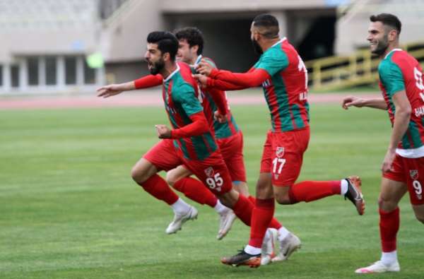 3. Lig: Karşıyaka: 3 - İçel İdman Yurdu: 1 