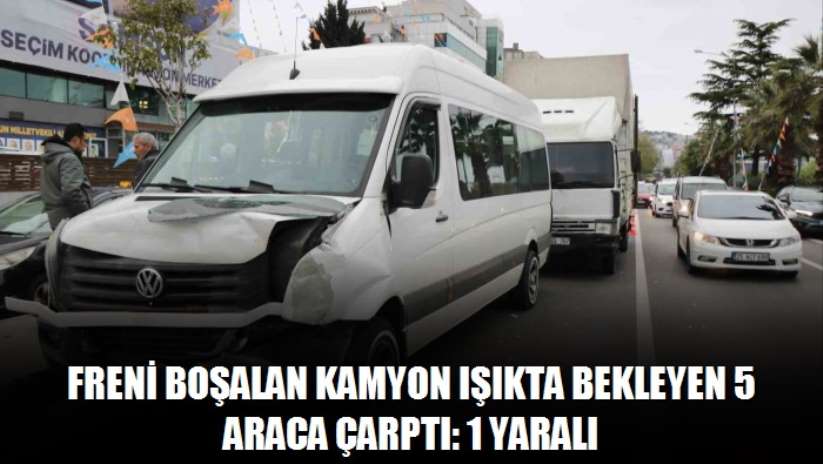 Freni boşalan kamyon ışıkta bekleyen 5 araca çarptı: 1 yaralı