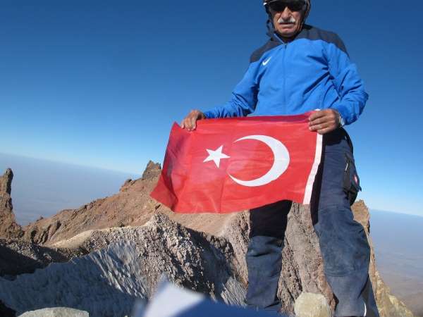 Erciyes'in zirvesinden İzmir'e selam