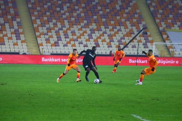 Ziraat Türkiye Kupası: Yeni Malatyaspor: 0 - Galatasaray: 0 (Maç devam ediyor) 