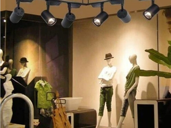 Mağaza aydınlatmasında işinize yarayacak trifaze ray ışığının 3 kullanım alanı!