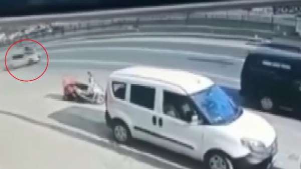 Bursa'da feci motosiklet kazası güvenlik kamerasında 