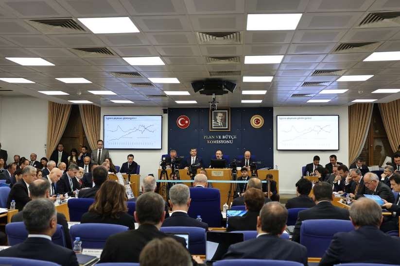 Dr. ERHAN USTA: “BDDK’DA HESAP VERİLMEYEN BİR ÇÜRÜME VAR”