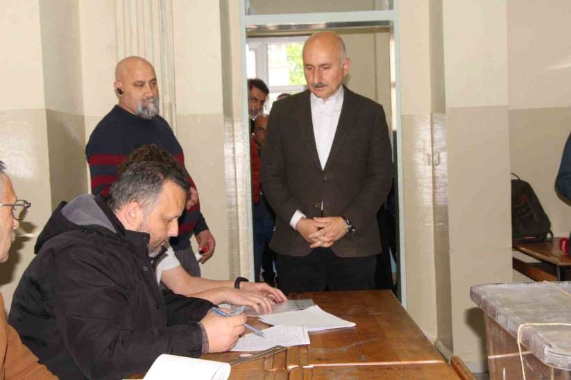 Bakan Karaismailoğlu, Trabzon'da oyunu kullandı