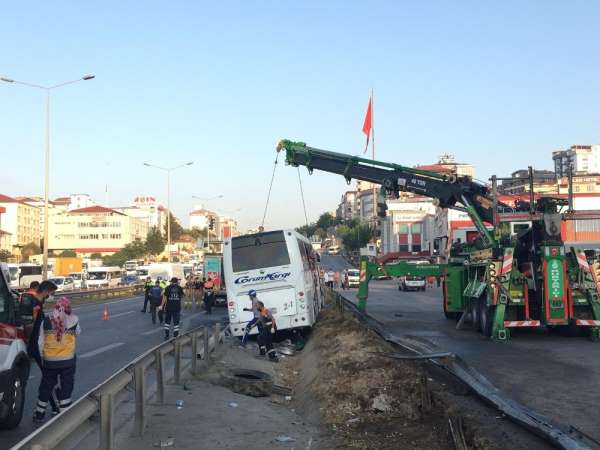 Pendik'te kaza yapan yolcu otobüsün enkazı kaldırıldı - İstanbul haber