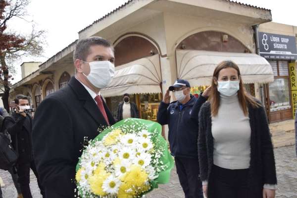 40 gün sonra Belediye'de çiçeklerle karşılandı, 'Tedbirlere uyulmazsa canlar yan