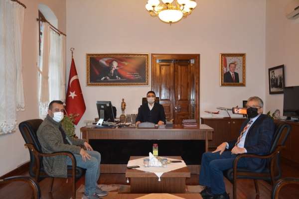 Kaymakam, CHP'li belediye başkanı ve AK Parti ilçe başkanı Edremit için bir aray