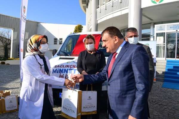 Malatya Büyükşehir Belediyesi'nden sağlıkçılara hediye paketi 