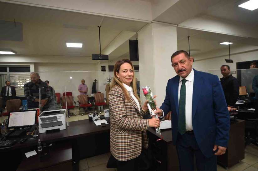Başkan Vidinlioğlu, belediye personelinin Anneler Günü'nü kutladı