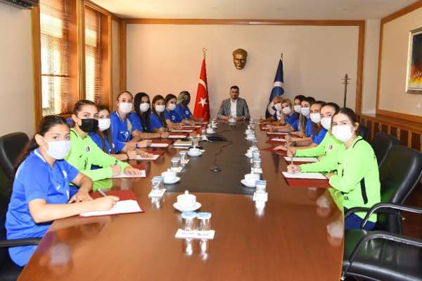 Anadolu Üniversitesi Spor Kulübü'nde toplu imza töreni - Eskişehir haber