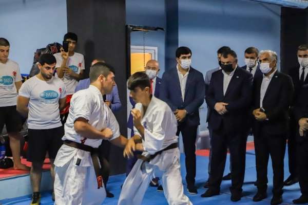 DATÜB Gençlik Kolları, Bursa'da spor salonu açtı