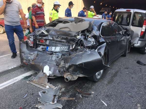 Denizli'de 9 araçlı zincirlemeli trafik kazası: 2 yaralı - Denizli haber