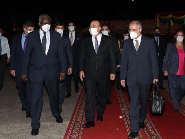 Dışişleri Bakanı Çavuşoğlu, Gine Devlet Başkanı Conde'nin yemin törenine katıldı