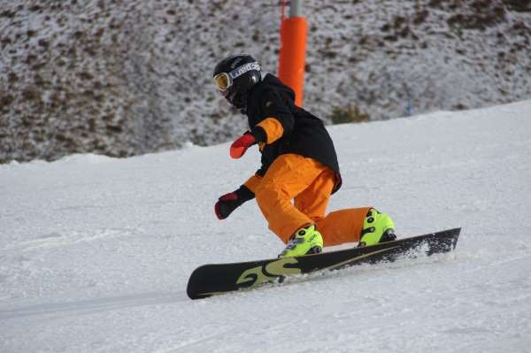 Anatolia kupası kayak yarışları 11 ülkenin katılımıyla Erzurum'da başladı 