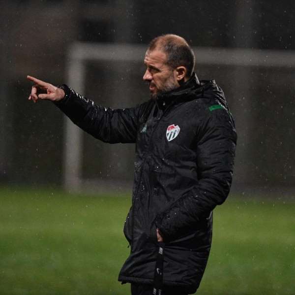 Bursaspor Teknik Direktörü Mustafa Er: 'Avrupa Bursaspor'u takip ediyor' 